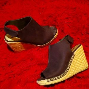 Black shoe with woven platform heel